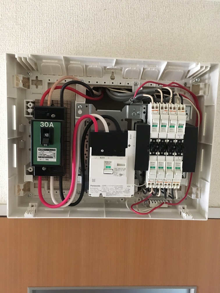 分電盤 から200v を取り出したい – 分電盤ブレーカー 100v と 200v の切り替え方法 – AFERRW